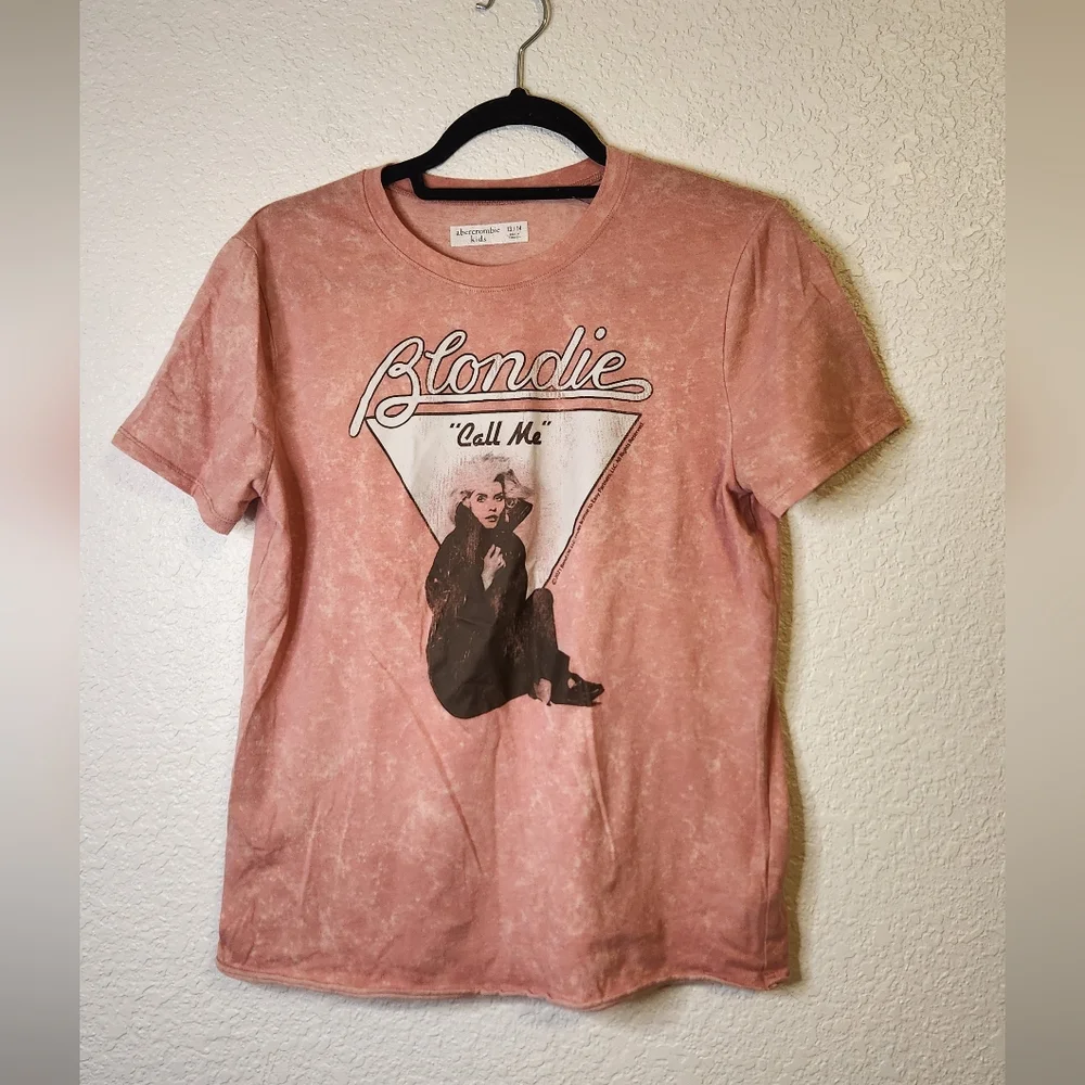 Blondie Graphic Tee in Pink